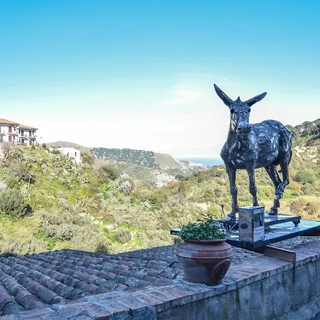 Amazing In Santa Teresa Di Riva With Kitchen Holiday home